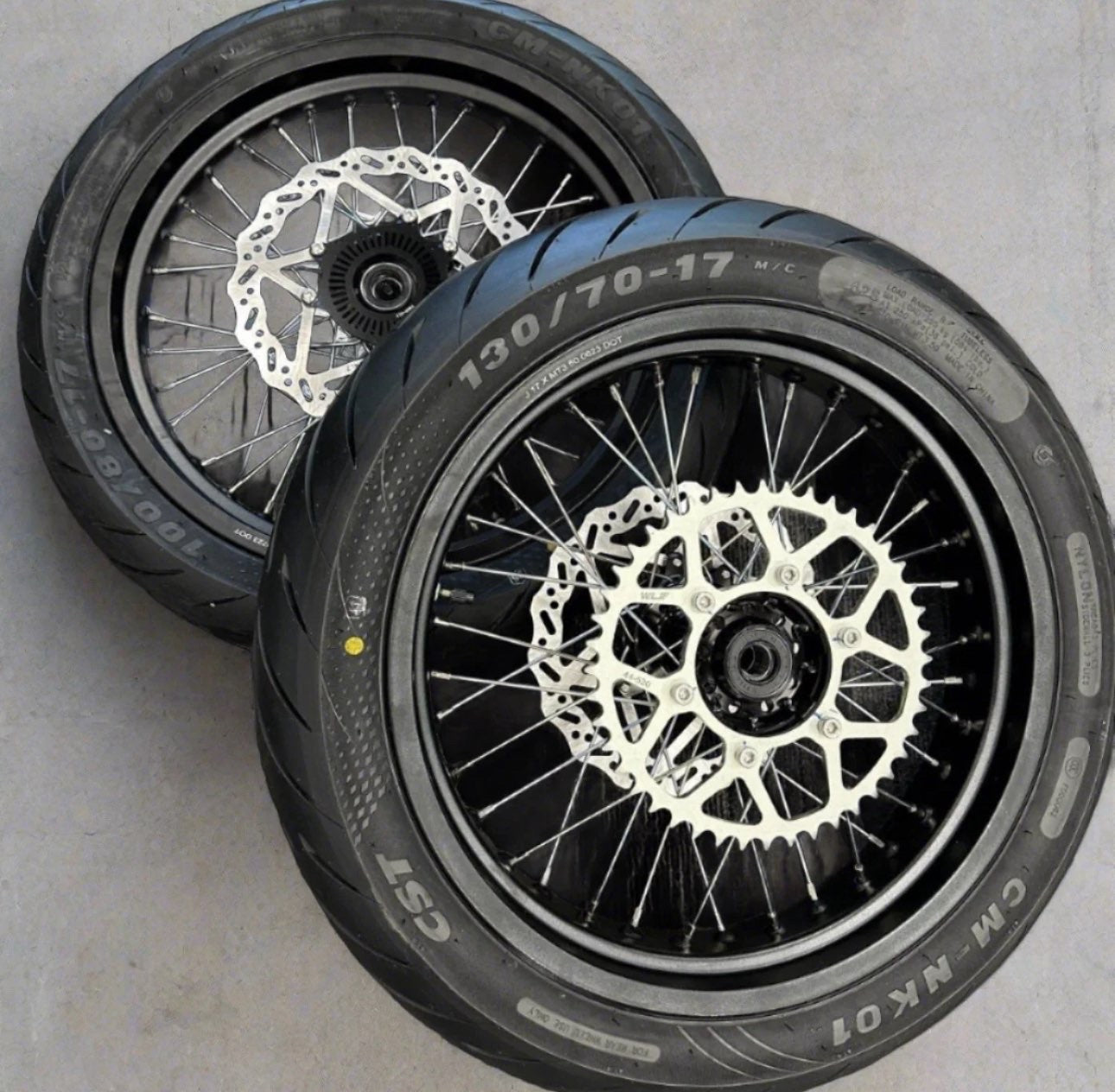 Ultra bee super motos