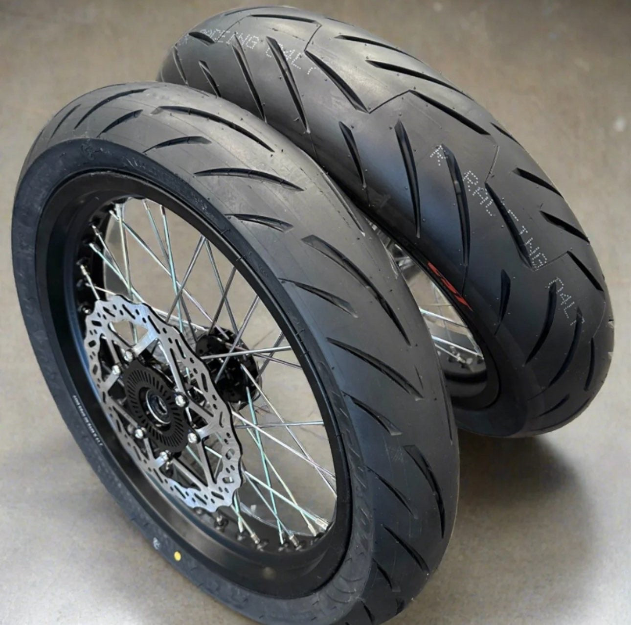 Ultra bee super motos