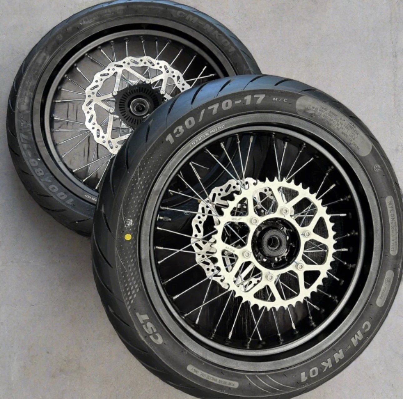 Ultra bee super motos